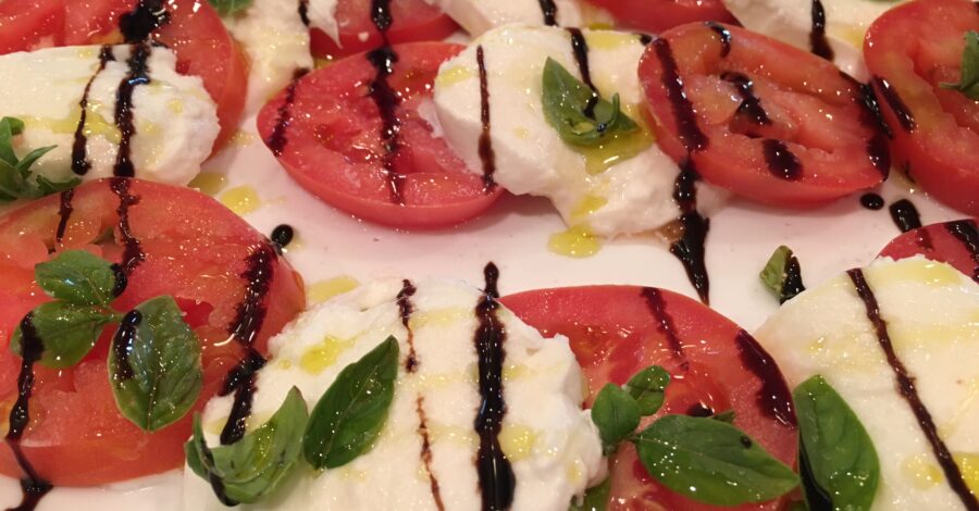 CAPRESE SALAD WITH BALSAMIC REDUCTION