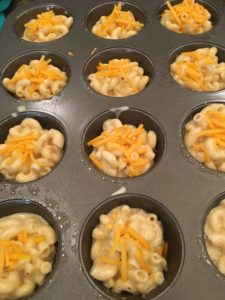 MACARONI AND CHEESE IN MINI CUPS